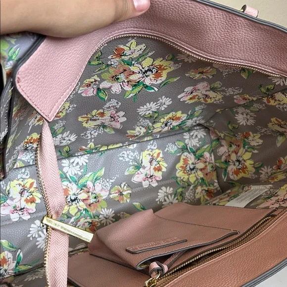 Steve Madden Pink Tote with Floral Scarf - Picture 4 of 6